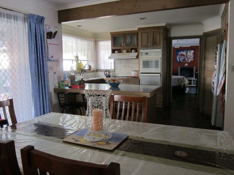 mulwala gardens, St Albans VIC 3021