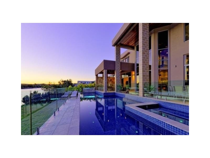 The Boulevarde, Benowa QLD 4217