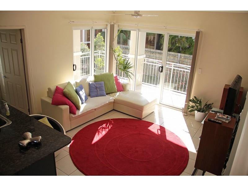 Jefferson Lane, Palm Beach QLD 4221