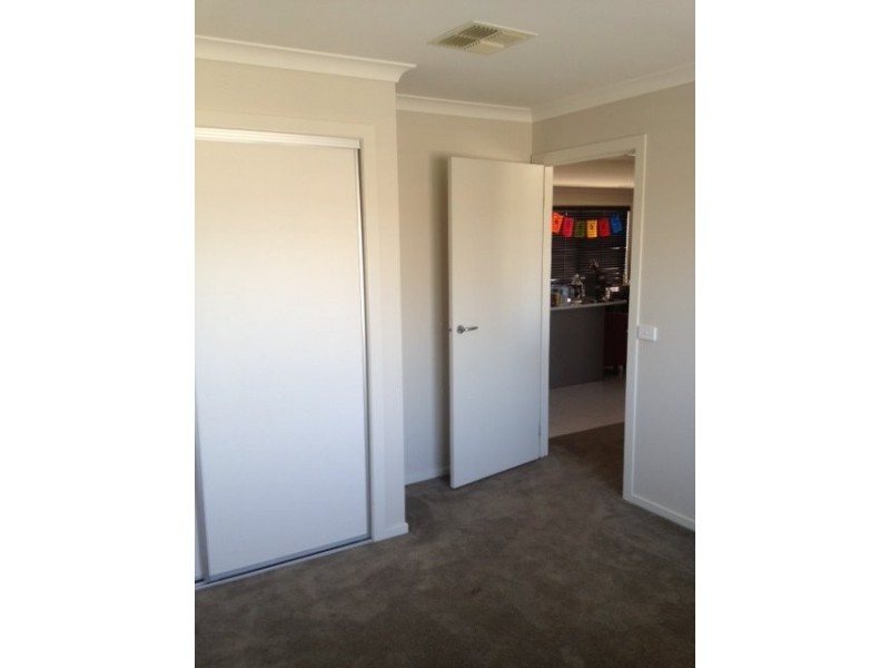crescent, Shepparton East VIC 3631