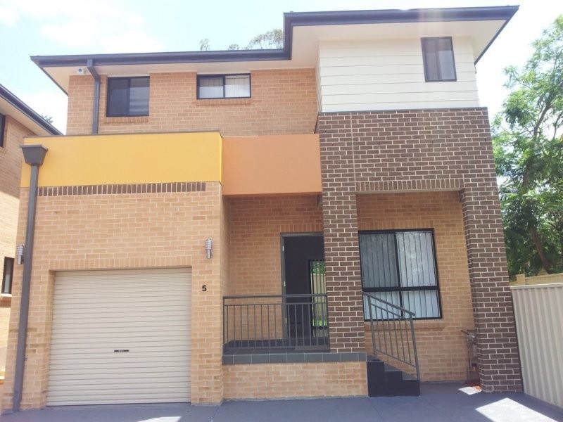 elm st, Blue Haven NSW 2262