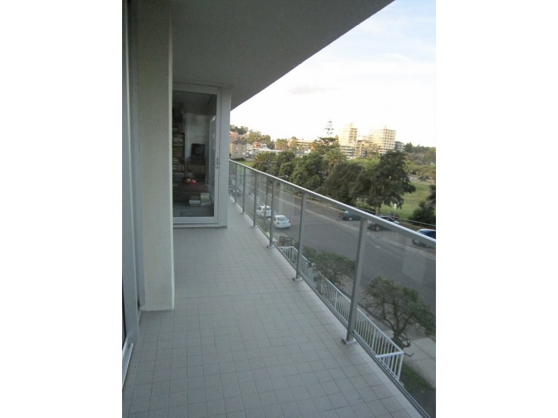 Moore Rd, Freshwater NSW 2096