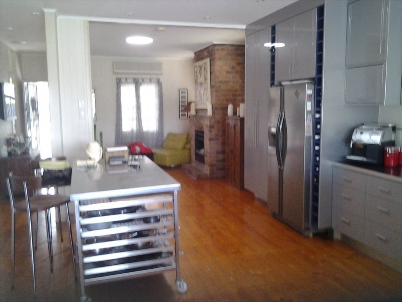 Thomas, Auchenflower QLD 4066