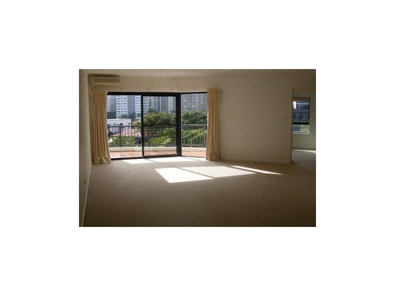 chevron, Chevron Island QLD 4217