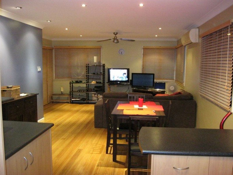 Mann st, Westcourt QLD 4870