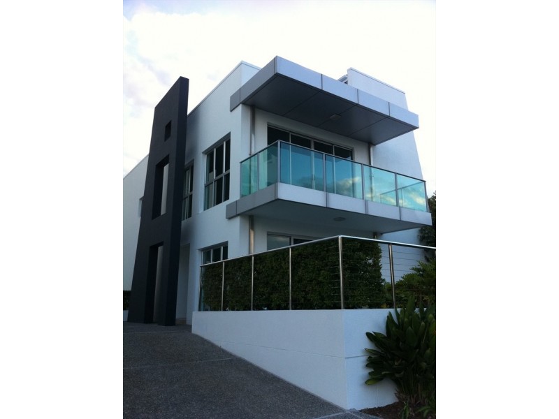 Marine Parade, Labrador QLD 4215