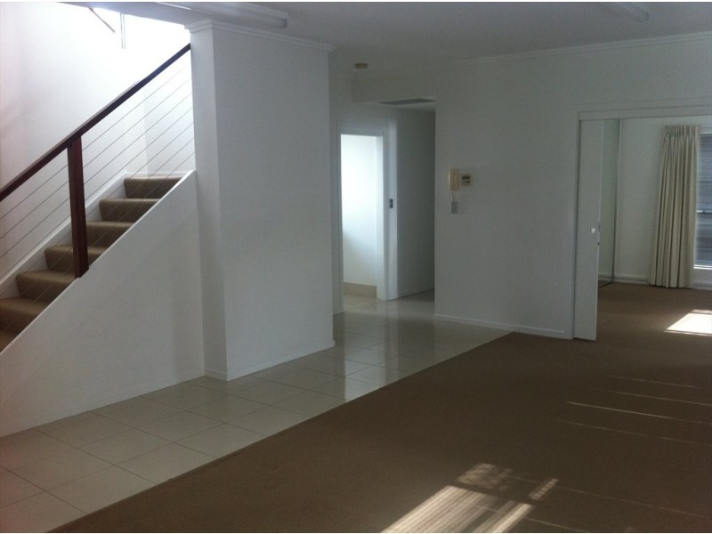 Marine Parade, Labrador QLD 4215