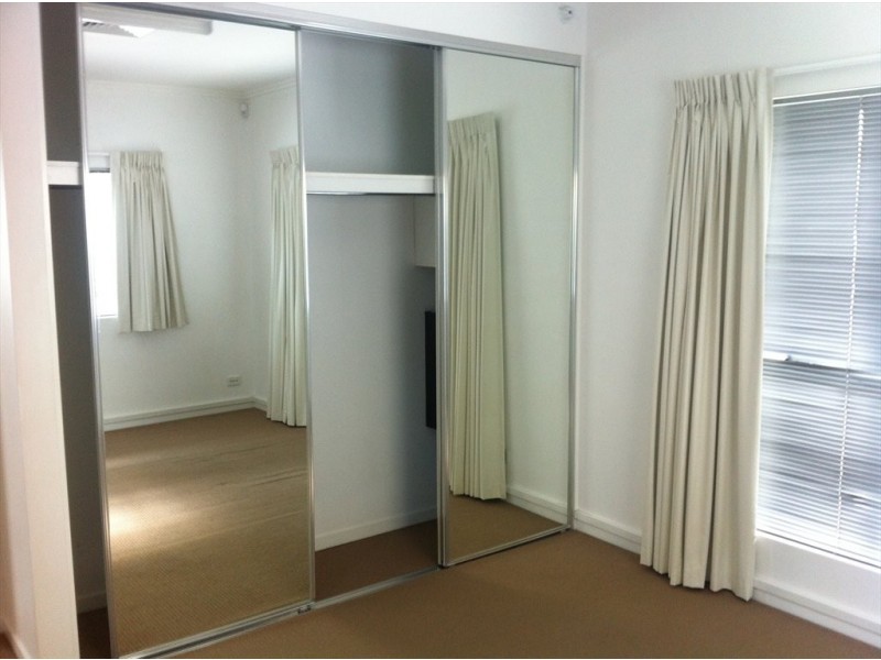 Marine Parade, Labrador QLD 4215