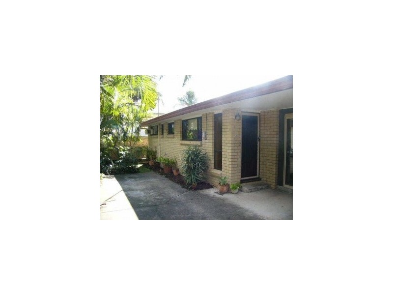 Broad street, Labrador QLD 4215