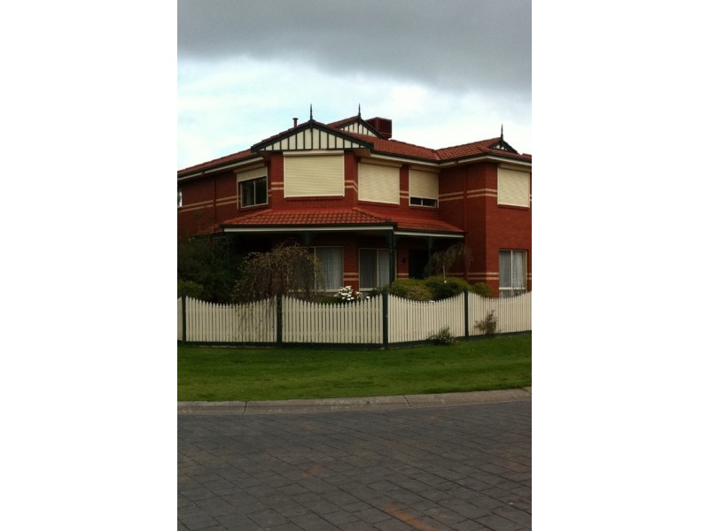 Crystal Brook Crt, Narre Warren VIC 3805