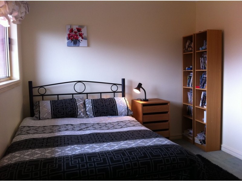 Crystal Brook Crt, Narre Warren VIC 3805