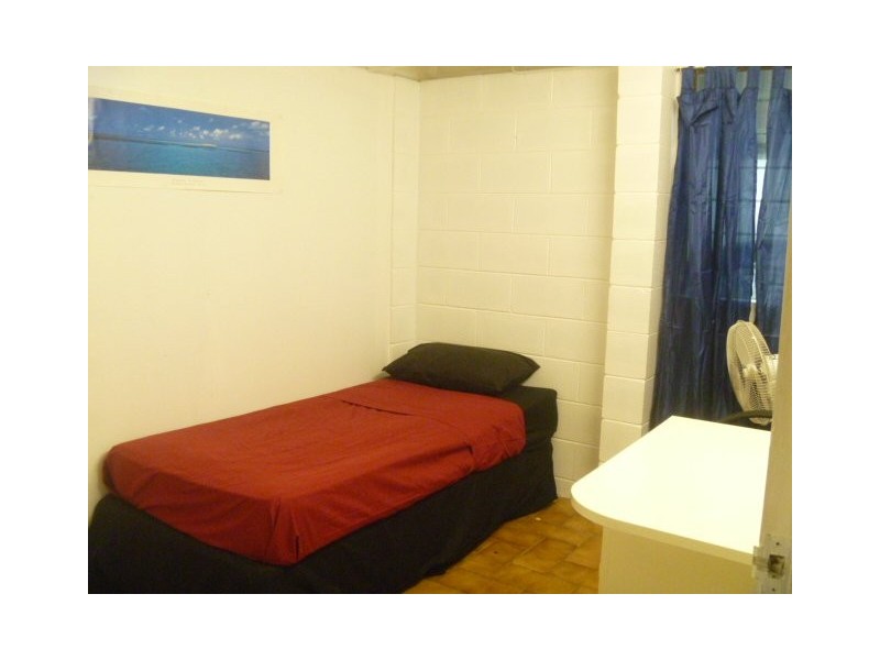 Lyons Street, Westcourt QLD 4870