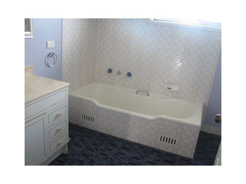 dewrang av, Bradbury NSW 2560