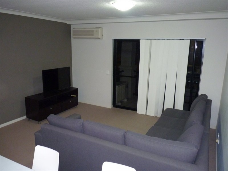Geraldton Drive, Varsity Lakes QLD 4227