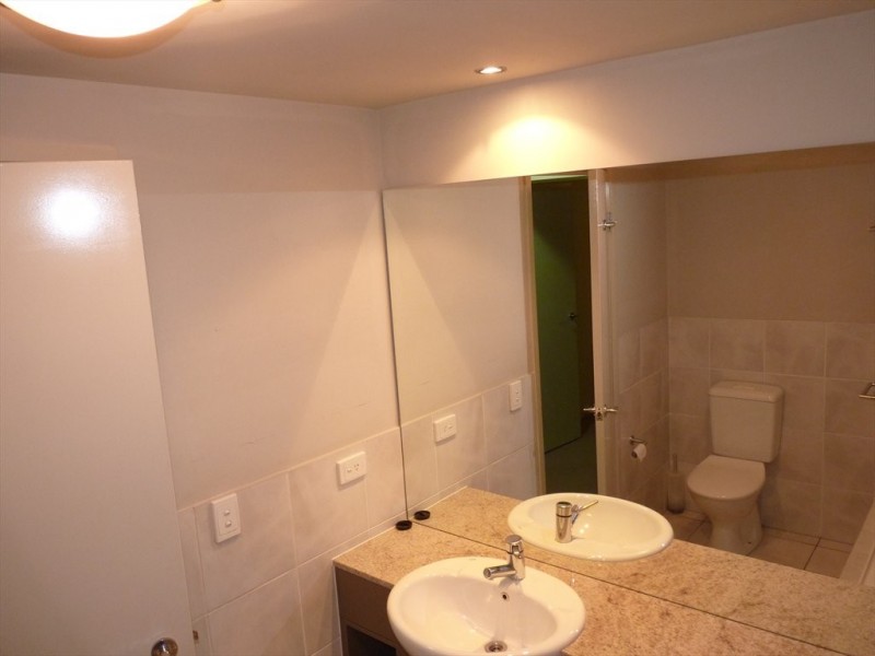 Geraldton Drive, Varsity Lakes QLD 4227