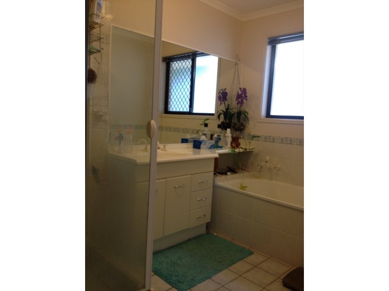 Crestwood drive, Molendinar QLD 4214