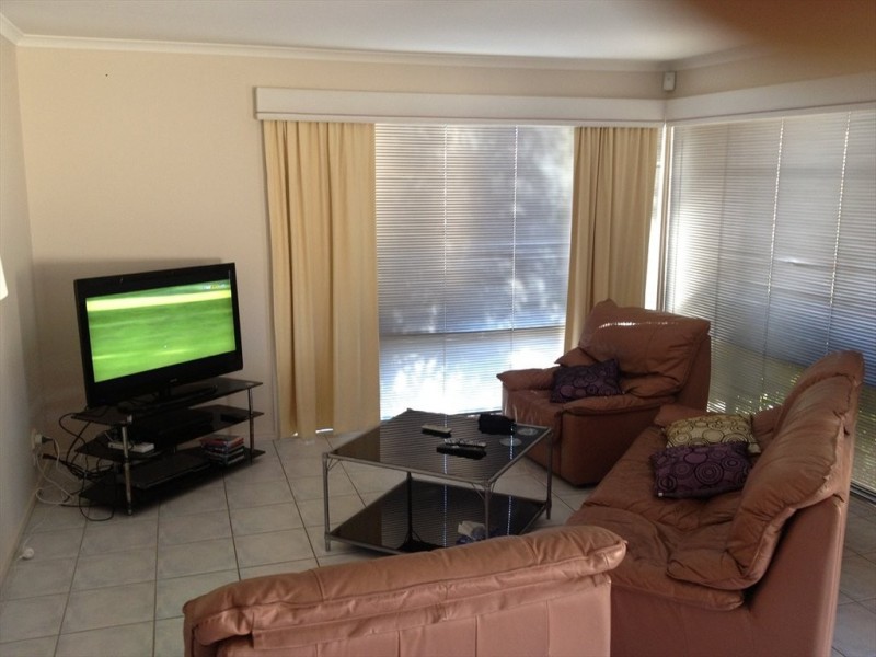 Crestwood drive, Molendinar QLD 4214