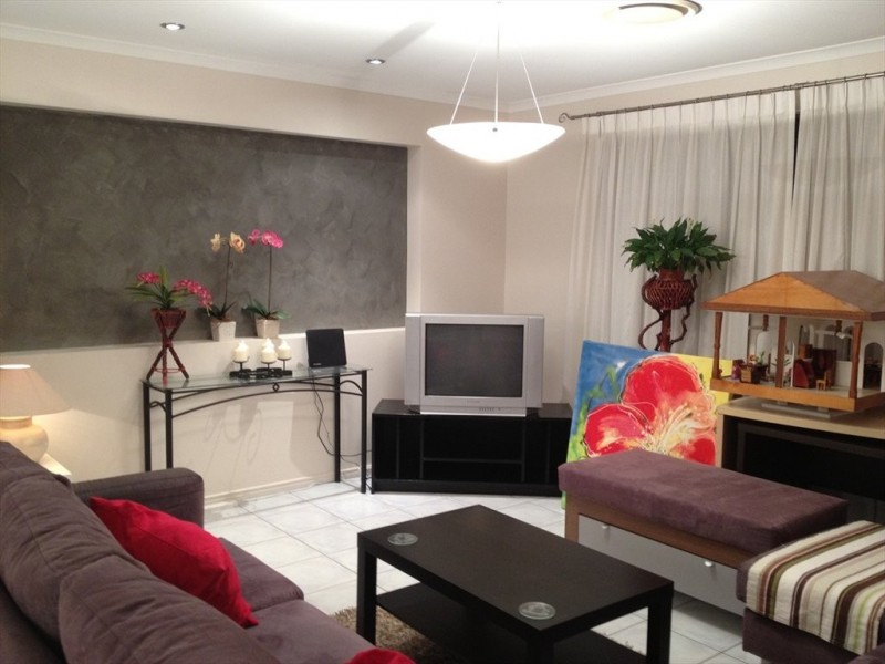 Crestwood drive, Molendinar QLD 4214