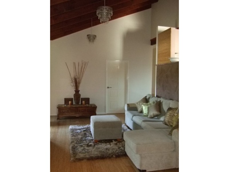 jarvis st, Edens Landing QLD 4207