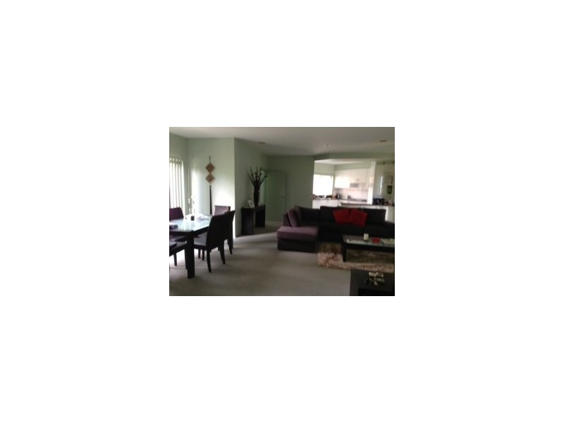 pinehill court, Highton VIC 3216