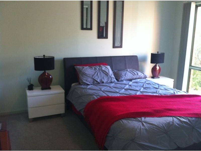 pinehill court, Highton VIC 3216