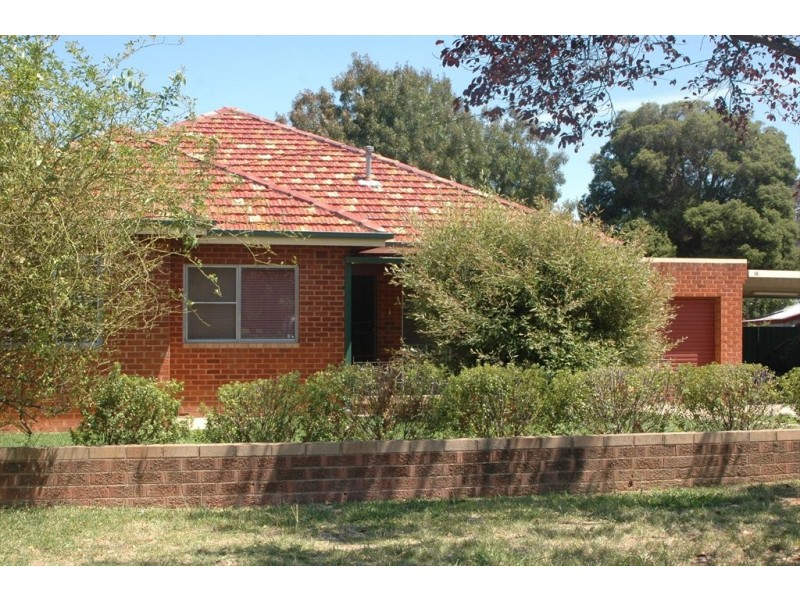 Manoora Avenue, Mount Austin NSW 2650