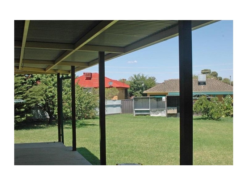 Manoora Avenue, Mount Austin NSW 2650