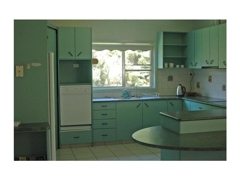 Manoora Avenue, Mount Austin NSW 2650