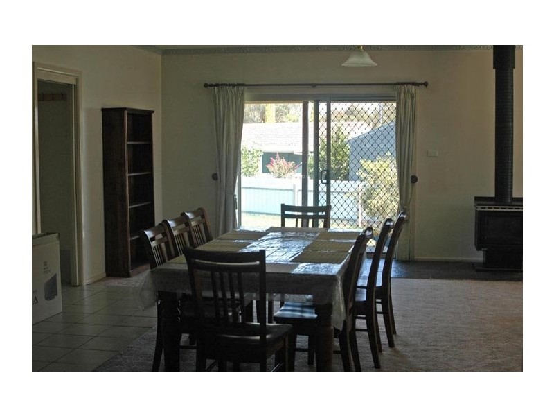 Manoora Avenue, Mount Austin NSW 2650