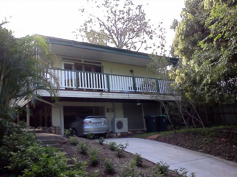 Tarbet St, Kenmore QLD 4069