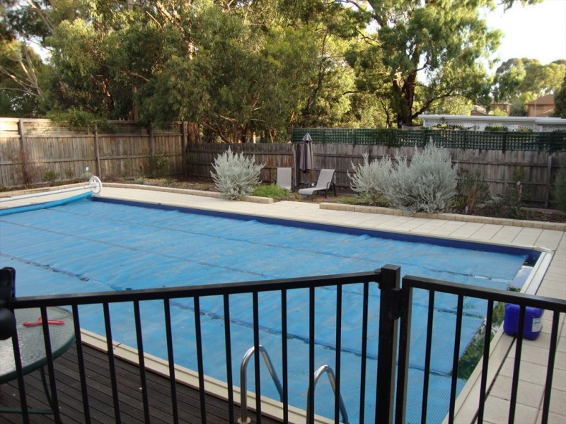 Warralong Ave, Greensborough VIC 3088