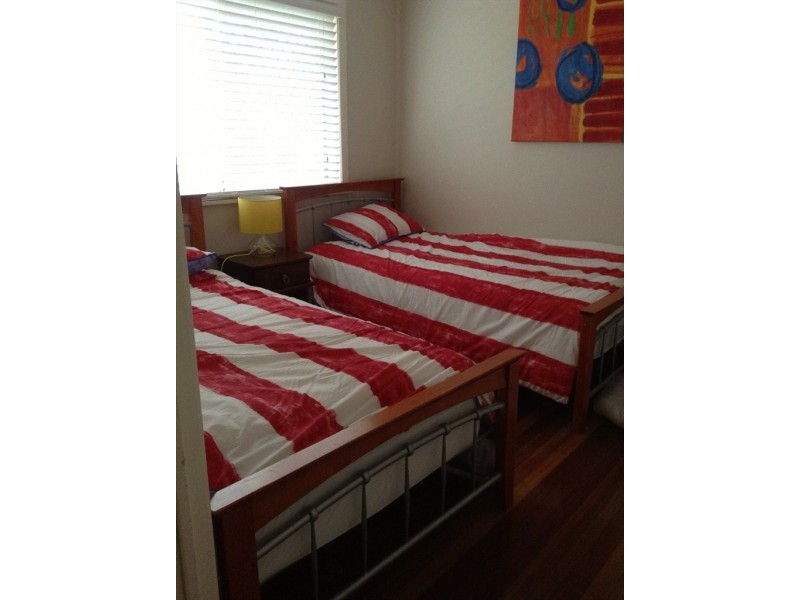 Cronin Av, Main Beach QLD 4217
