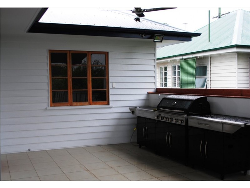 Greenmount Avenue, Holland Park QLD 4121