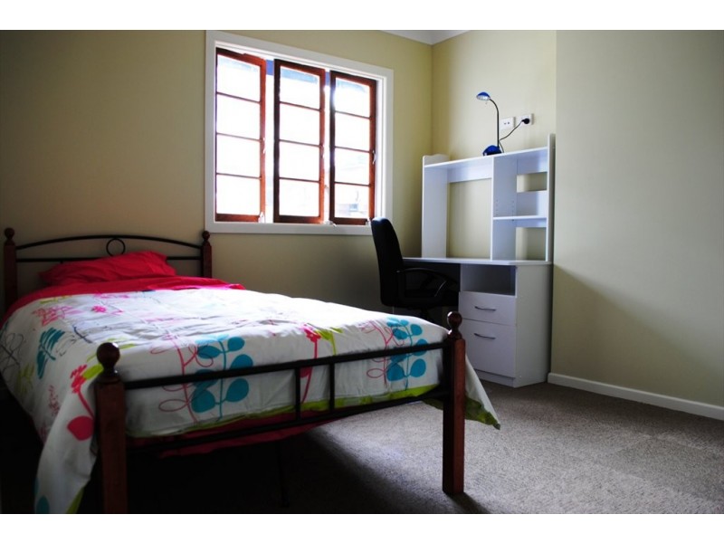 Greenmount Avenue, Holland Park QLD 4121