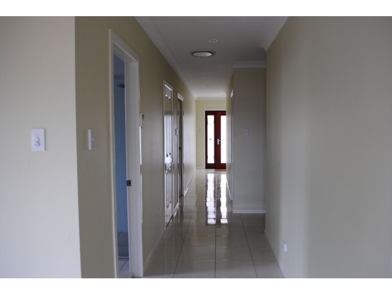 Greenmount Avenue, Holland Park QLD 4121