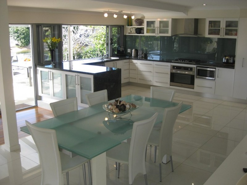 Rosemont Avenue, Broadbeach Waters QLD 4218