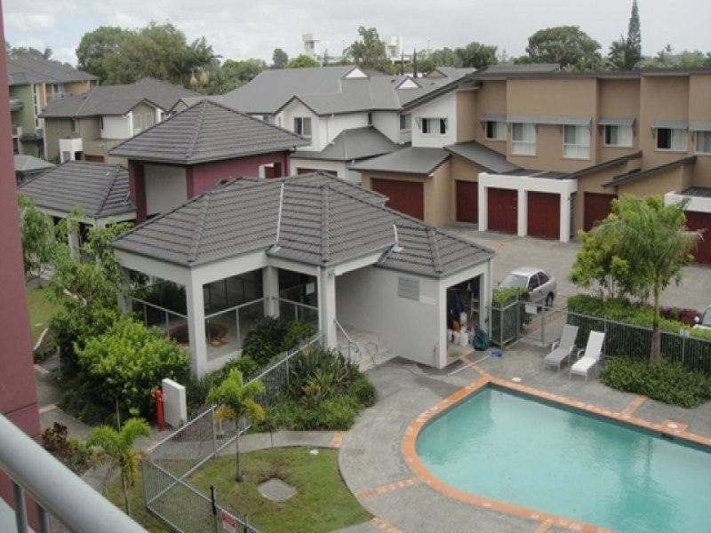 clark street, Biggera Waters QLD 4216