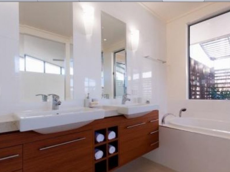 highstreet, Smithfield QLD 4878