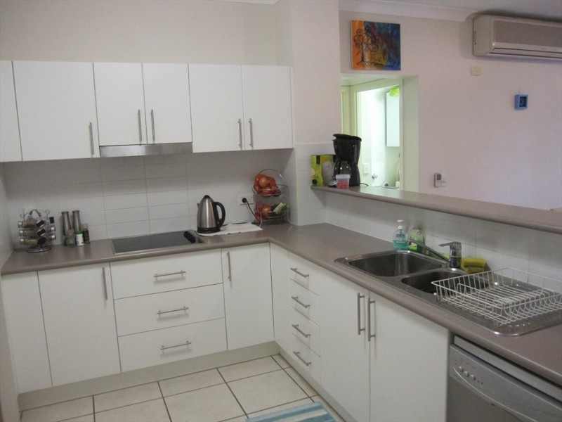 Warburton Street, North Ward QLD 4810