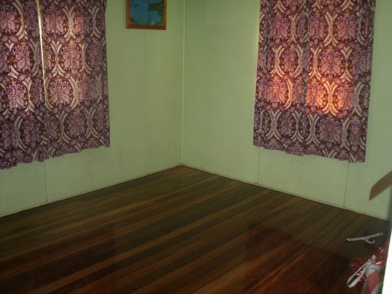 Thurso St, North Booval QLD 4304