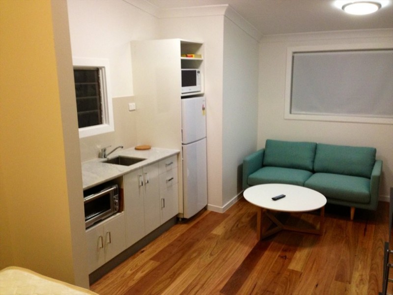 Broadway St, Woolloongabba QLD 4102