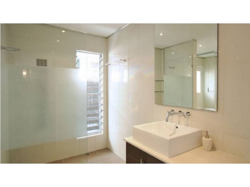 Bardon Ave, Miami QLD 4220