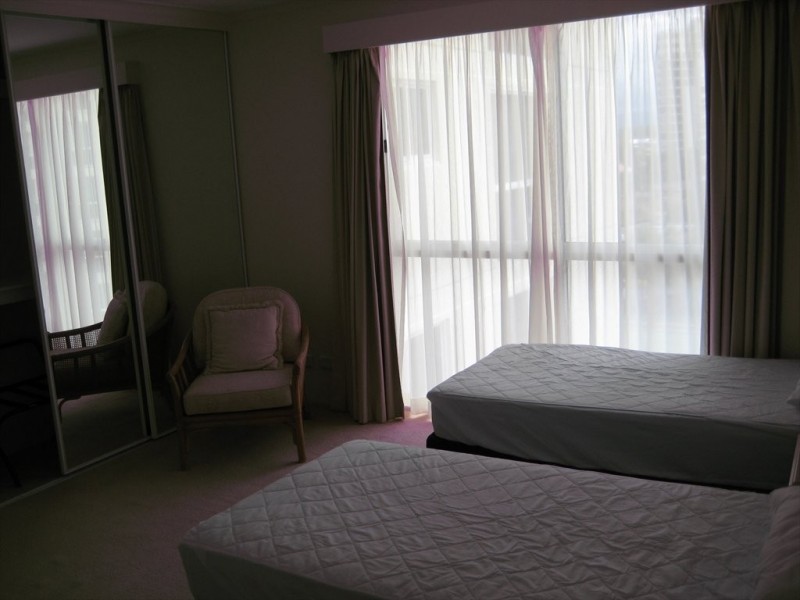 Pacific St, Main Beach QLD 4217