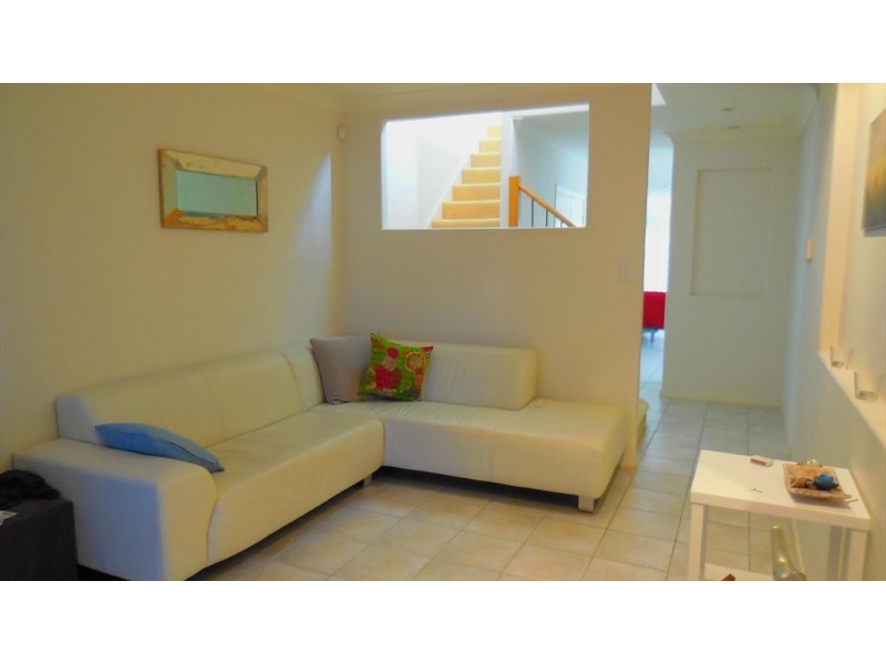 Dolphin Ave, Mermaid Beach QLD 4218