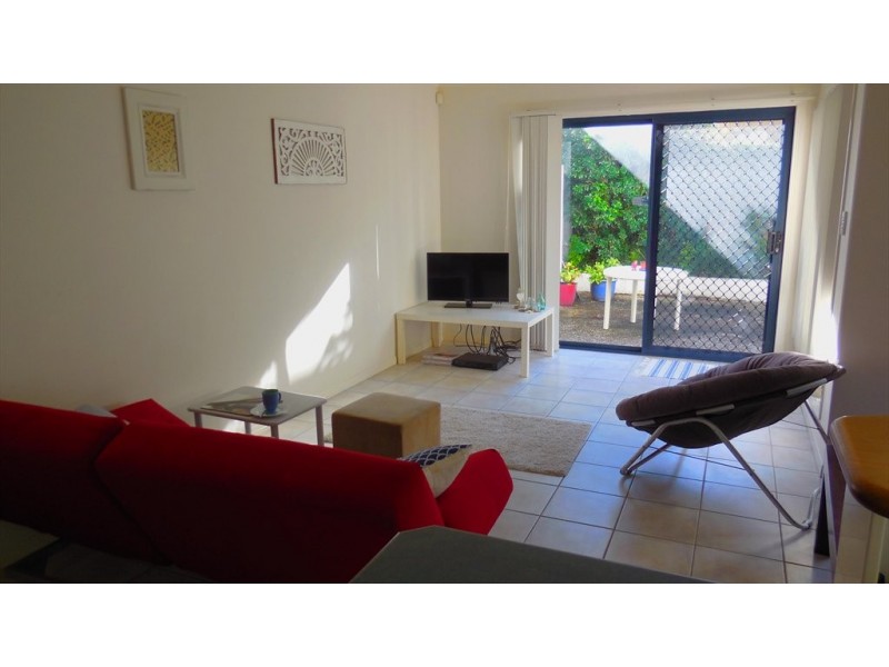 Dolphin Ave, Mermaid Beach QLD 4218