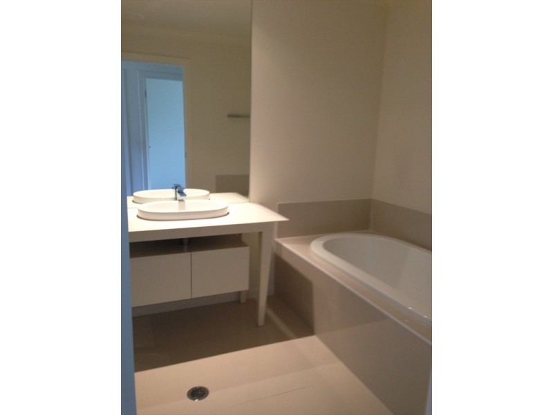 North Hill Drive, Robina QLD 4226