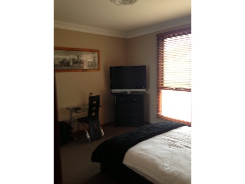 Nerida Crt, Taylors Lakes VIC 3038
