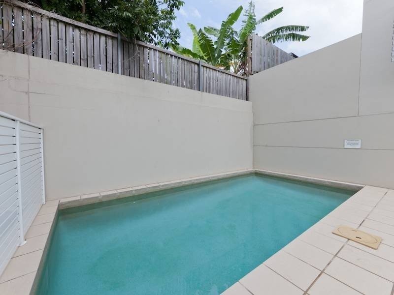 Ashgrove Ave, Ashgrove QLD 4060