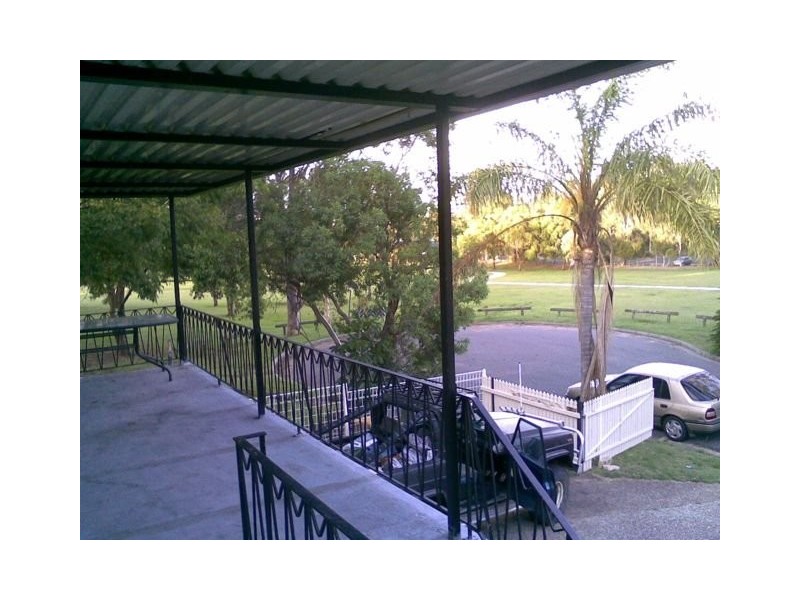 Navarre, Geebung QLD 4034