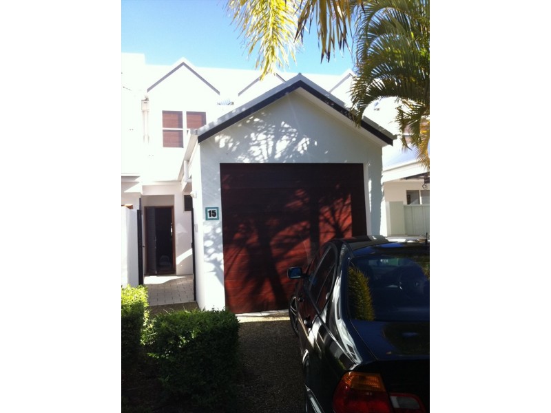 Salerno Street, Isle Of Capri QLD 4217